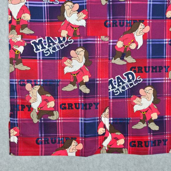 NWT Disney Mens Medium Grumpy Print 3-Pocket Scrub Top Tooniforms by Cherokee - Picture 12 of 16